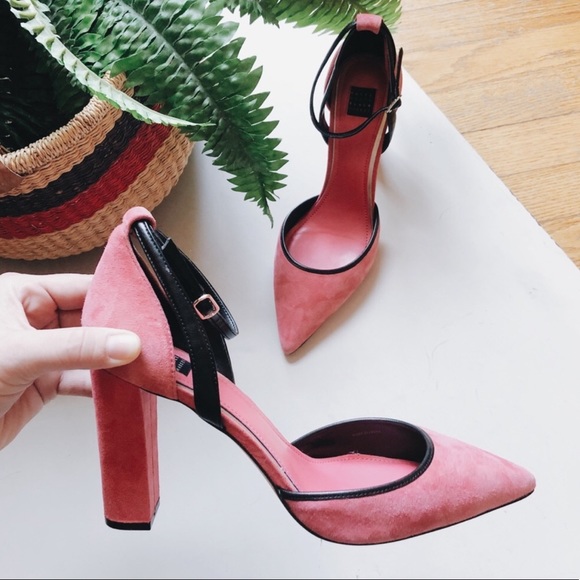 White House Black Market Shoes - WHBM pink suede ankle strap pumps / heels size 9.5